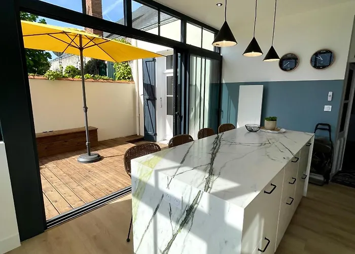 Georgette Nyaraló *